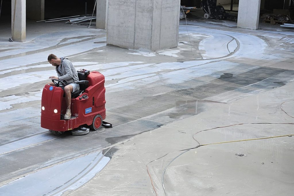 Betonvloer reinigen