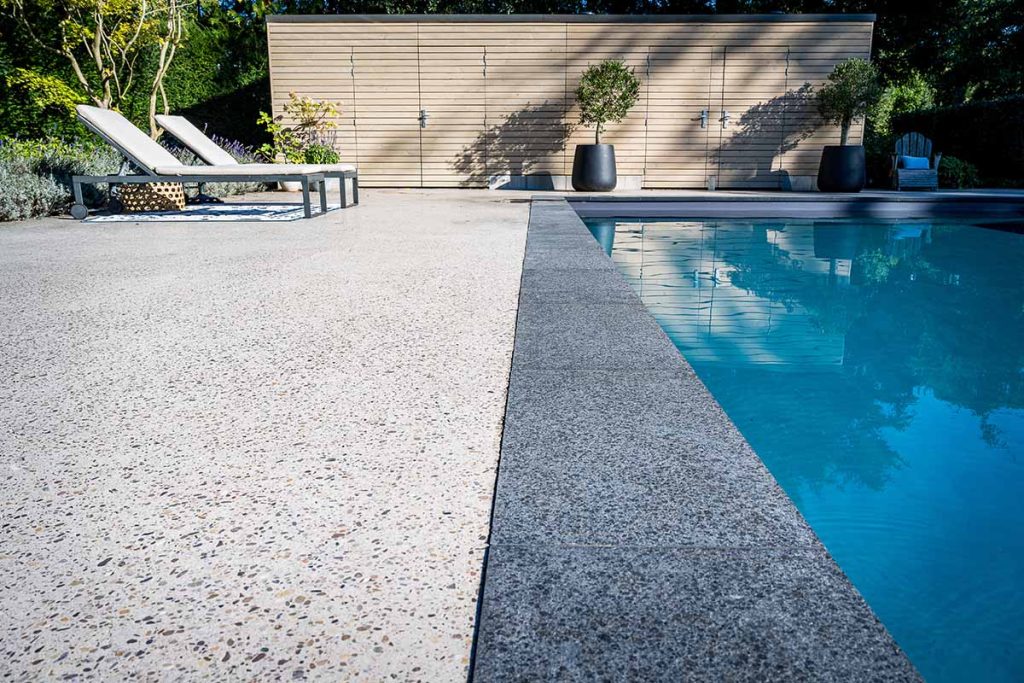 Betonvloer slijpen zwembad
