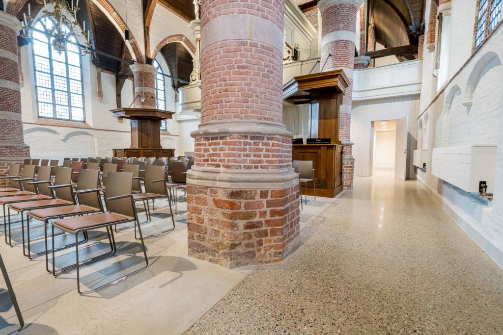 Betonvloer leveren en verduurzamen kerk