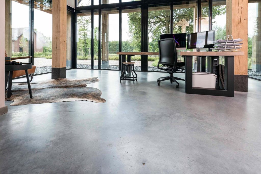 Gepolijste betonvloer kantoorpand
