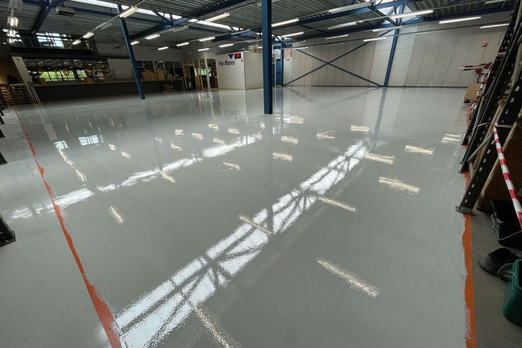 Opruwen betonvloer Van Manen Hardeman Vloerbewerking 2