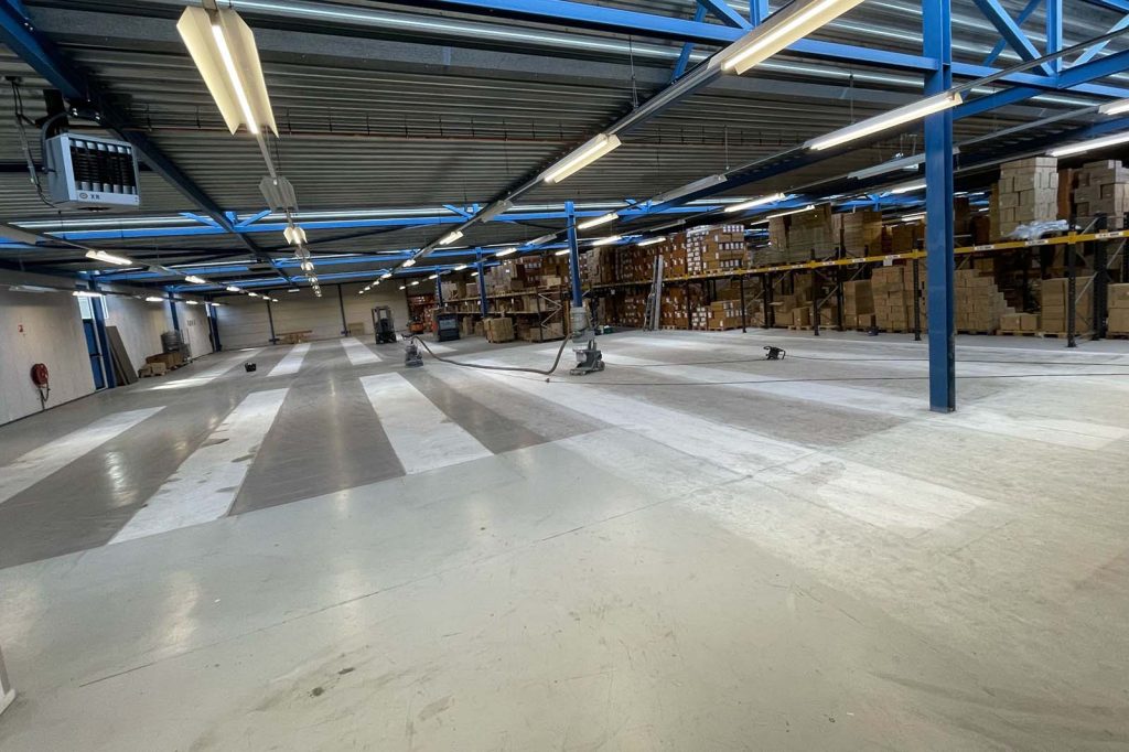 Opruwen betonvloer Van Manen Hardeman Vloerbewerking 4