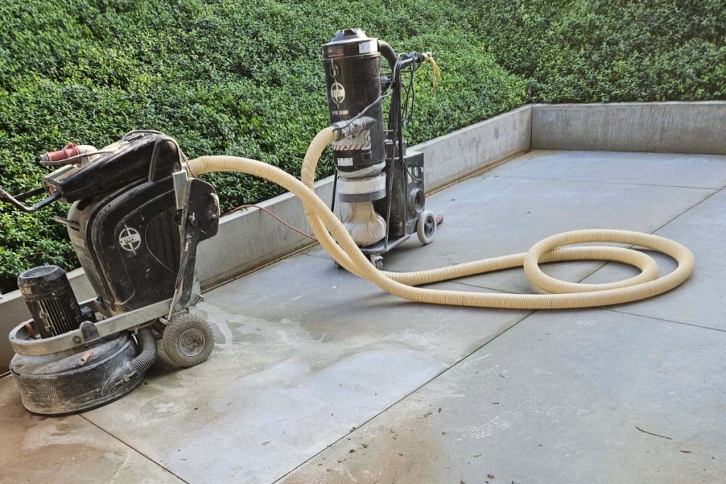 Roest verwijderen betonvloer Geresteijn Bouw