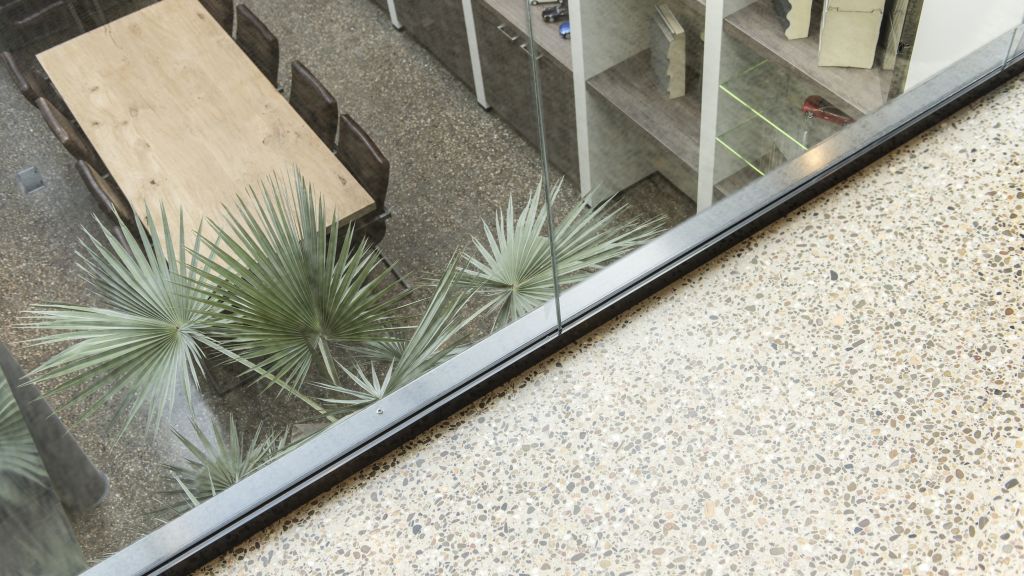 Terrazzo betonvloer kantoorpand Hardeman Isolatie 2