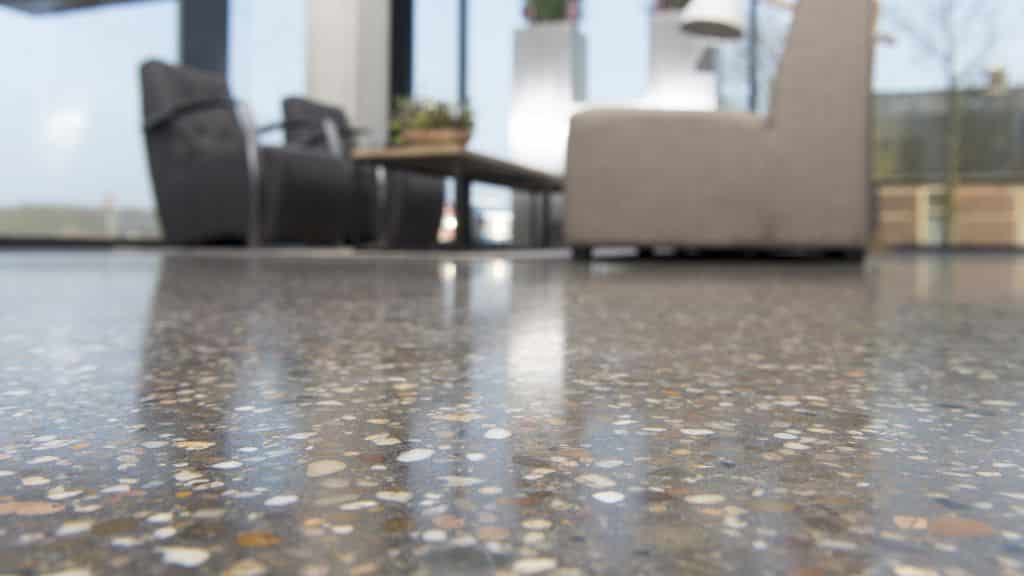Terrazzo betonvloer kantoorpand Hardeman Isolatie 5
