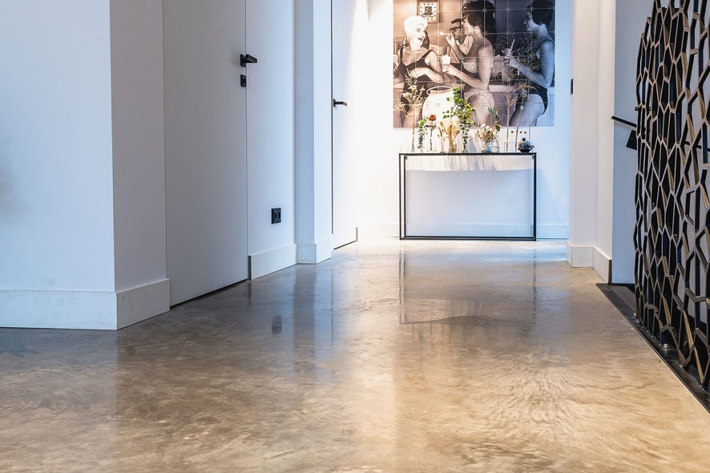Voorbeeld gekleurde betonvloer
